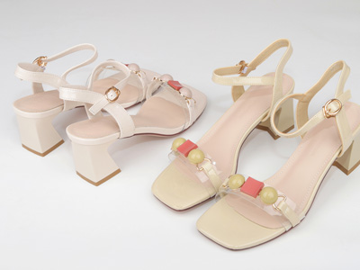 卡嘉莉2022年新款中跟仙女风透明露趾扣带夏季粗跟女凉鞋