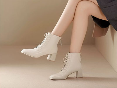 梵芮诗高跟短靴女秋冬2023新款白色马丁靴女方头瘦瘦靴子女鞋裸靴