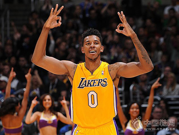 Nick Young ѾʽǩԼϴ˹