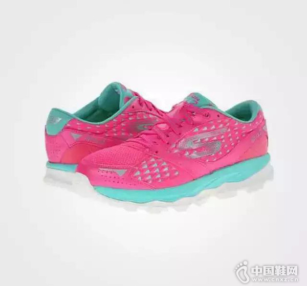 .Skechers GORun Ultra 2