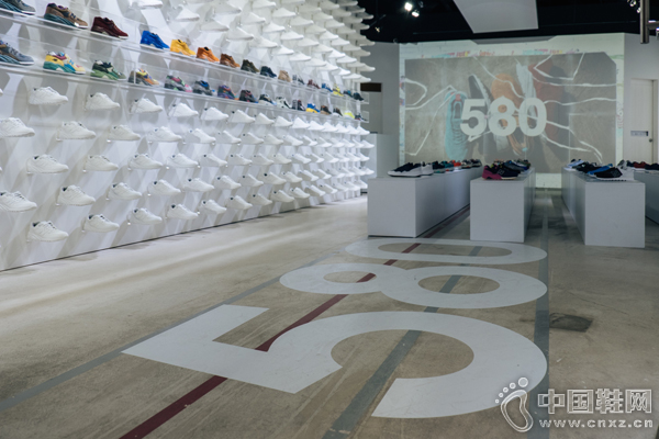 New Balance 580ϵ20Pop-up Gallery