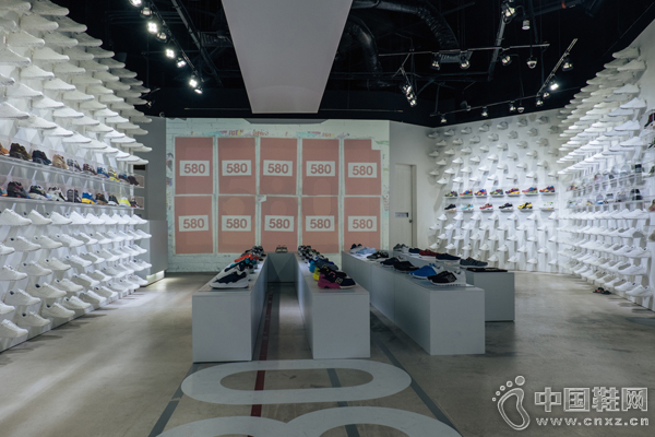 New Balance 580ϵ20Pop-up Gallery