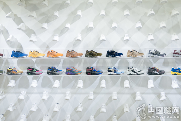 New Balance 580ϵ20Pop-up Gallery