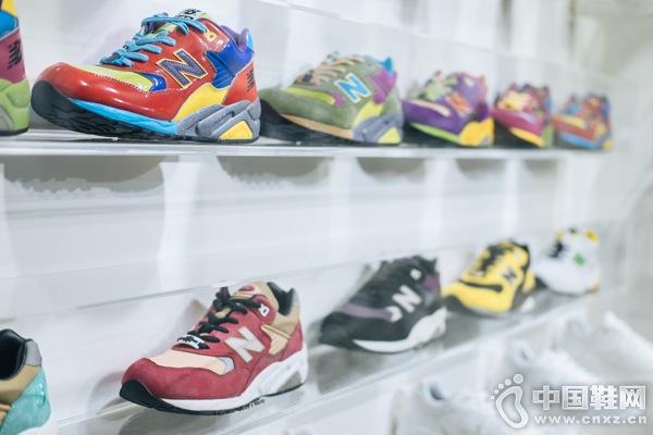 New Balance 580ϵ20Pop-up Gallery