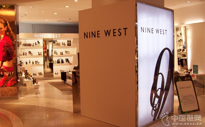 Nine West ר