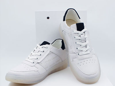 CaldiceKris（中国CK）新款潮流果冻底男款小白鞋
